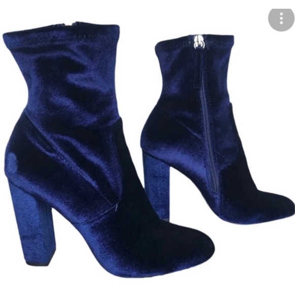 🌟🌟 Steve Madden Edit Royal Blue Navy Velvet Booties Size 9 - Picture 2 of 5